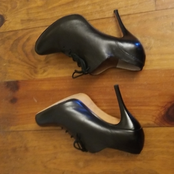 Max Studio black leather shoes. Size 8. EUC - Picture 4 of 8